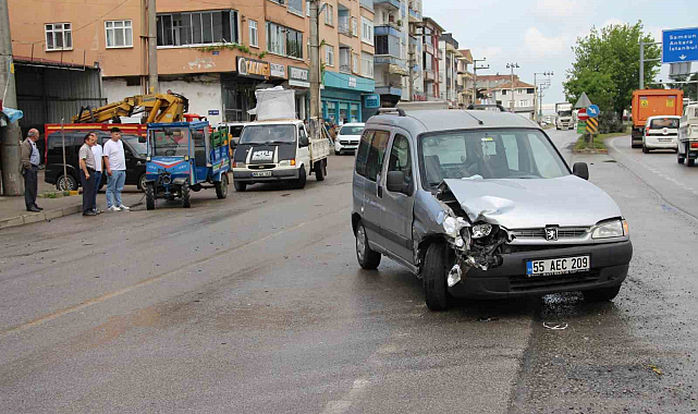 Çarşamba'da kaza! Otomobil 'patpat'a çarptı