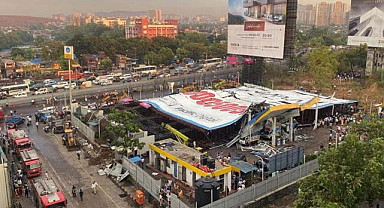 Dev reklam panosu yıkıldı: 14 ölü