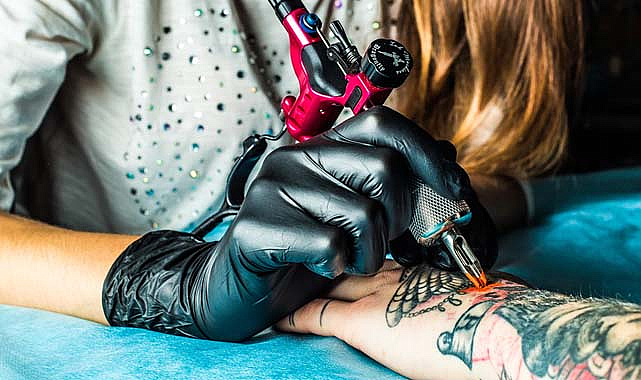 Dövme sahiplerine uyarı: Kanser riski artıyor