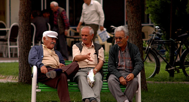 Emekli pahalılıktan huzurevine kaçıyor