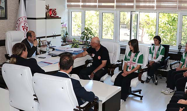 Feyzullah Dereci, şampiyonları ağırladı