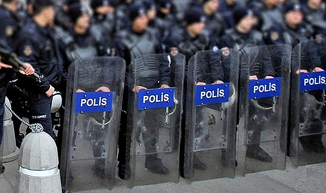 Gösteri ve yürüyüşler yasaklandı   