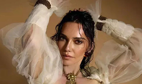 Hande Ataizi, son verdiği pozlarla konuşuldu