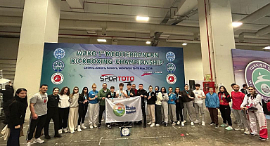 İlkadımlı kickboksçular madalyaları topladı