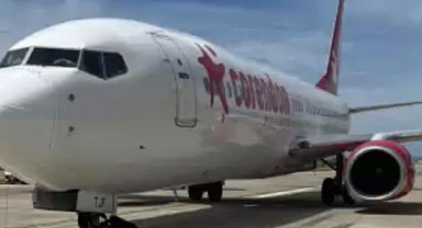 İniş sırasında uçağın tekeri patladı