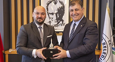 İzmir Belediye Başkanı Cemil Tugay'dan Serhat Türkel'e ziyaret