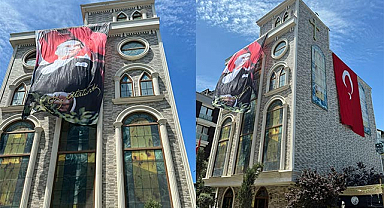 Kilisede 19 Mayıs kutlaması... Atatürk posteri ve Türk Bayrağı astı