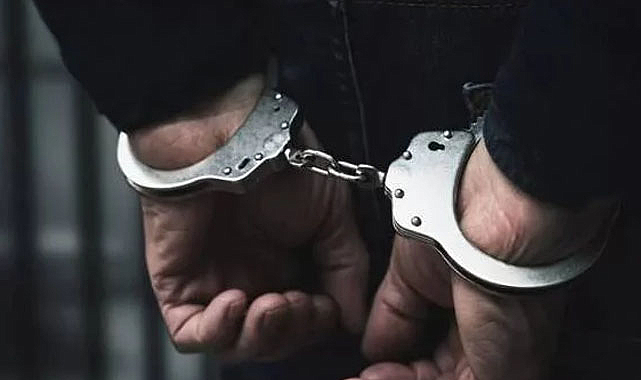 Operasyonla saklandığı kümeste yakalandı