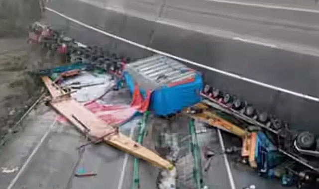 Otoyol çöktü! Çok sayıda ölü ve yaralı var