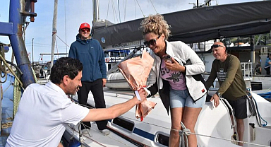 Rus yelkenciler Yakakent Limanı'na demir attı