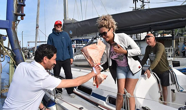 Rus yelkenciler Yakakent Limanı'na demir attı