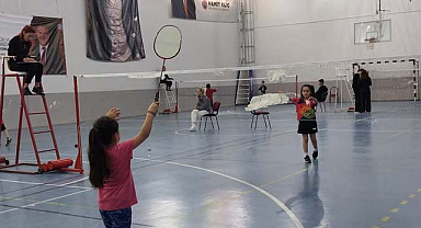 Samsun'da badmintonda ödüller sahiplerini buldu