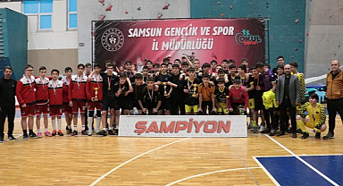 Samsun'da futsalda şampiyonlar kupalarını aldı