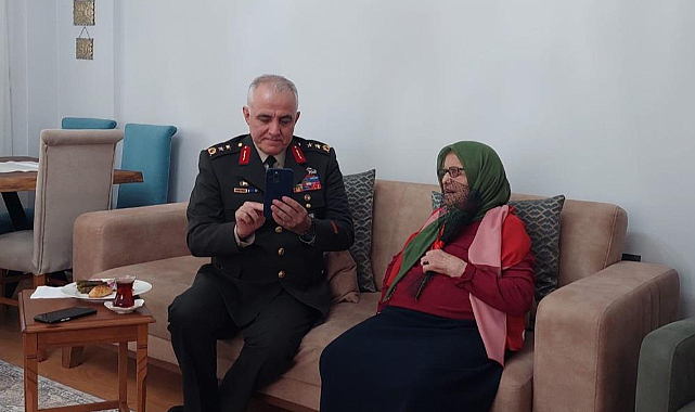 Samsun'da Garnizon Komutanı şehit annesini ziyaret etti
