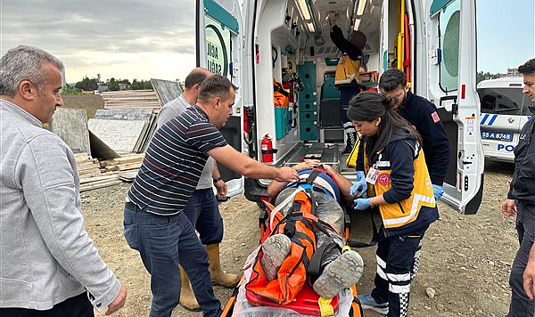 Samsun'da inşaattan düşen işçinin ayağı kırıldı   