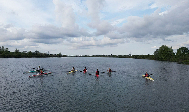 Samsun'da kürekler madalya için çekildi