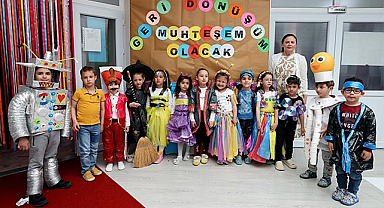 Samsun’da minik öğrenciler atıklardan defile yaptı