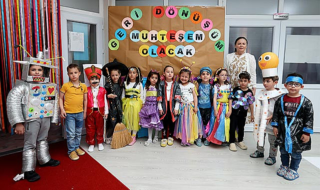 Samsun’da minik öğrenciler atıklardan defile yaptı