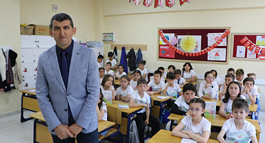 Samsun'da öğretmen Fatih Aksoy, öğrencileri için kitap çıkardı