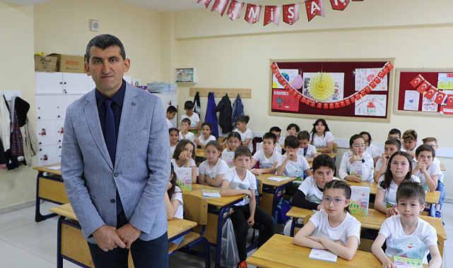 Samsun'da öğretmen Fatih Aksoy, öğrencileri için kitap çıkardı