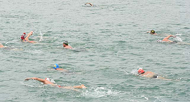 Samsun'da Uluslararası yüzme yarışı başladı