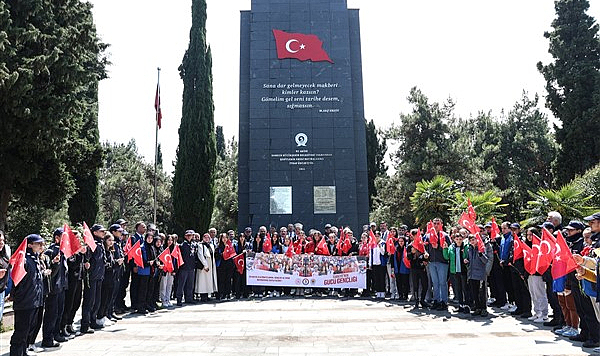 Samsun protokolu ve öğrencilerden şehitlik ziyereti: 'Şehitler tepesi boş değil'