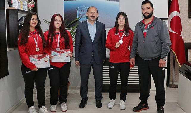 Samsunlu sporcu Ece rekor kırarak şampiyon oldu