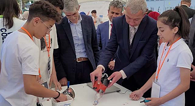 Tekkeköy 19 Mayıs Ortaokulu'nda 4006 TÜBİTAK Bilim Fuarı açıldı