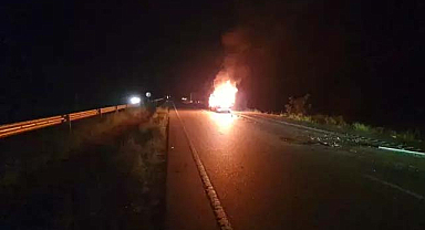 TIR'a çarpan otomobil alev aldı! 1 kişi can verdi