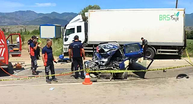 Tokat'ta otomobil ve kamyon çarpıştı: Ölü ve yaralı var