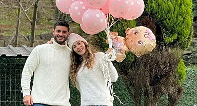 Yıldız Çağrı Atiksoy ve Berk Oktay bebek sahibi oldu