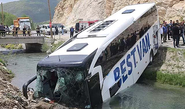 Yolcu otobüsü dereye uçtu! Çok dayıda yaralı