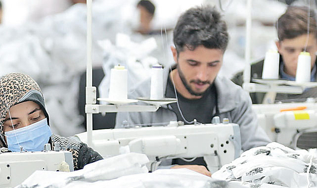 Yüksek faizler ve kredi kısıtlamaları şirketleri zorluyor