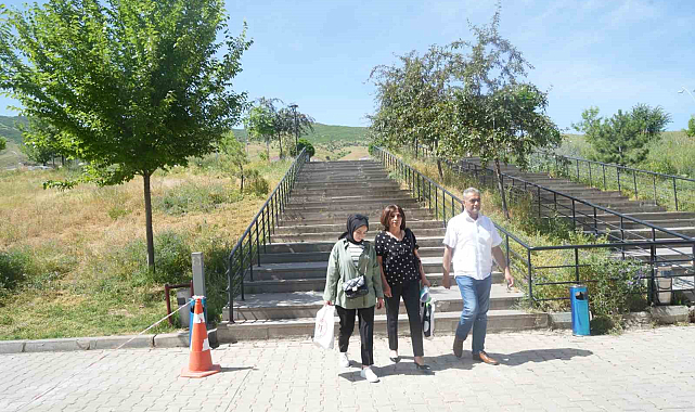 56 yaşında üniversiteyi birincilikle bitirdi