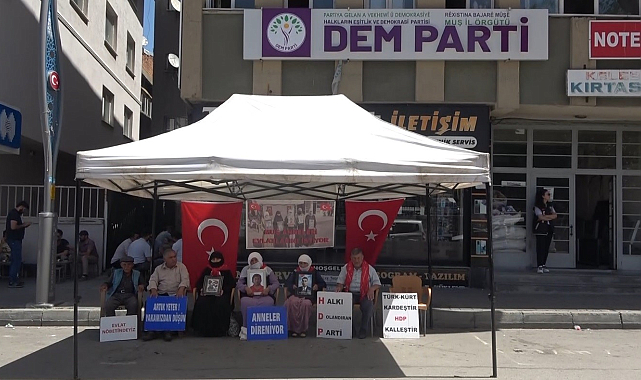 Acılı ailelerin evlat nöbeti kararlılıkla devam ediyor