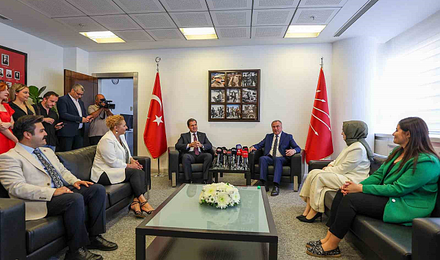 AK Parti heyetinden CHP'ye Kurban Bayramı ziyareti