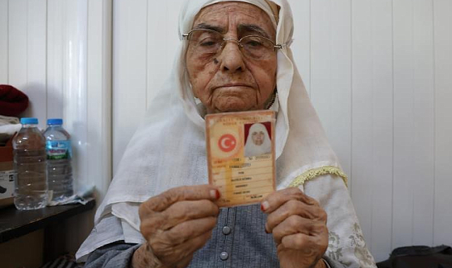 Asırlık Hatice Kübra teyzenin şaşırtan hayat hikayesi