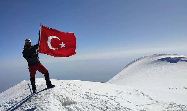 Aydınlı dağcı, Türkiye'nin çatısına tırmandı