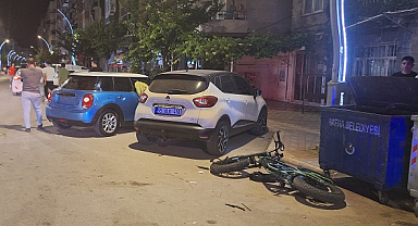 Bafra'da elektrikli bisiklet otomobile çarptı