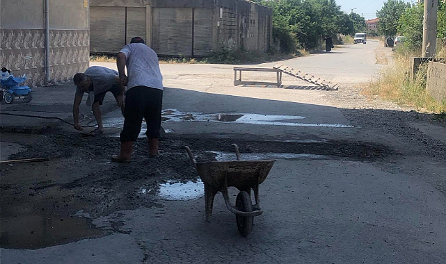 Bafra'da vatandaş kendi imkanlarıyla yolu tamir etti