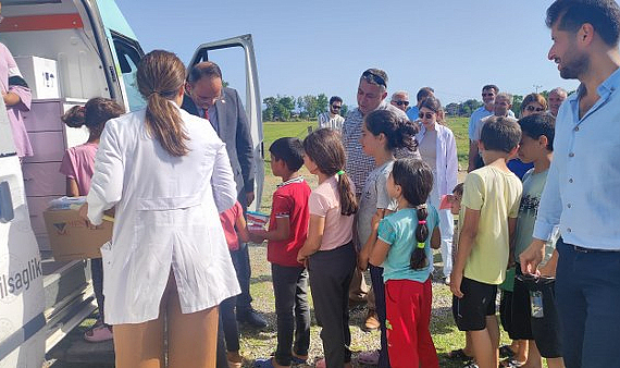 Bafra Kaymakamı Cevdet Ertürkmen tarım işçilerini ziyaret etti