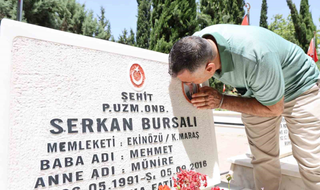 Babalar Günü'nde şehit Serkan Bursalı'nın kabrine babasından duygulandıran ziyaret