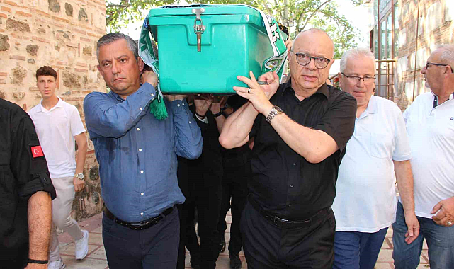 CHP Genel Başkanı Özel, MHP'li meclis üyesinin cenazesine katıldı