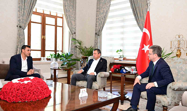 CHP Genel Başkanı Özgür Özel, Manisa'da ziyaretlerde bulundu