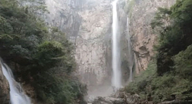 Çin'in ünlü şelalesine borudan su verildiği söylendi