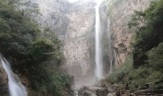 Çin'in ünlü şelalesine borudan su verildiği söylendi