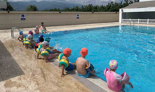 Çocuklar hem öğreniyor hem eğleniyor