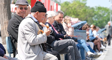 Emekli ilk kez bayrama maaşsız giriyor