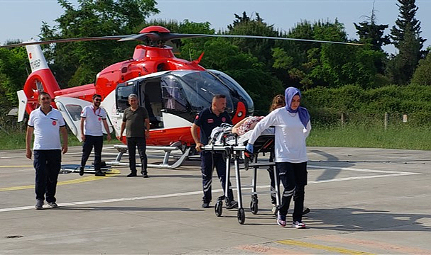 Erken doğum riski taşıyan genç kadın Samsun'a ambulans helikopterle geldi