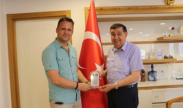 Havza’da festival sponsorlarına plaket